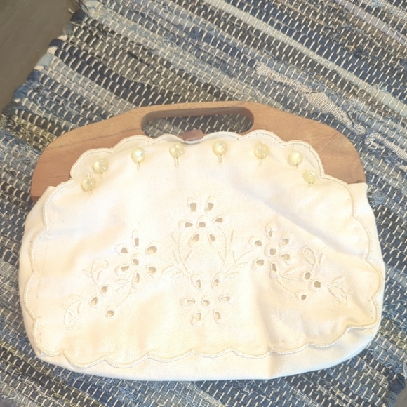 Vintage Wooden Handle White cotton embroidered lucite button Purse - Picture 7 of 7